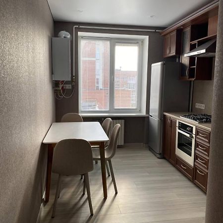 Apartpoltava Двокімнатні Апартаменти З Джакузі Біля Листопаду Exterior foto