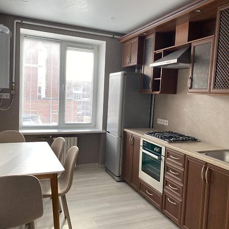 Apartpoltava Двокімнатні Апартаменти З Джакузі Біля Листопаду Exterior foto