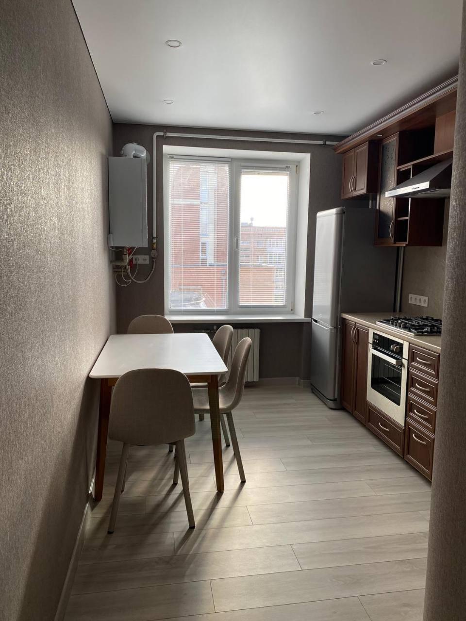 Apartpoltava Двокімнатні Апартаменти З Джакузі Біля Листопаду Exterior foto