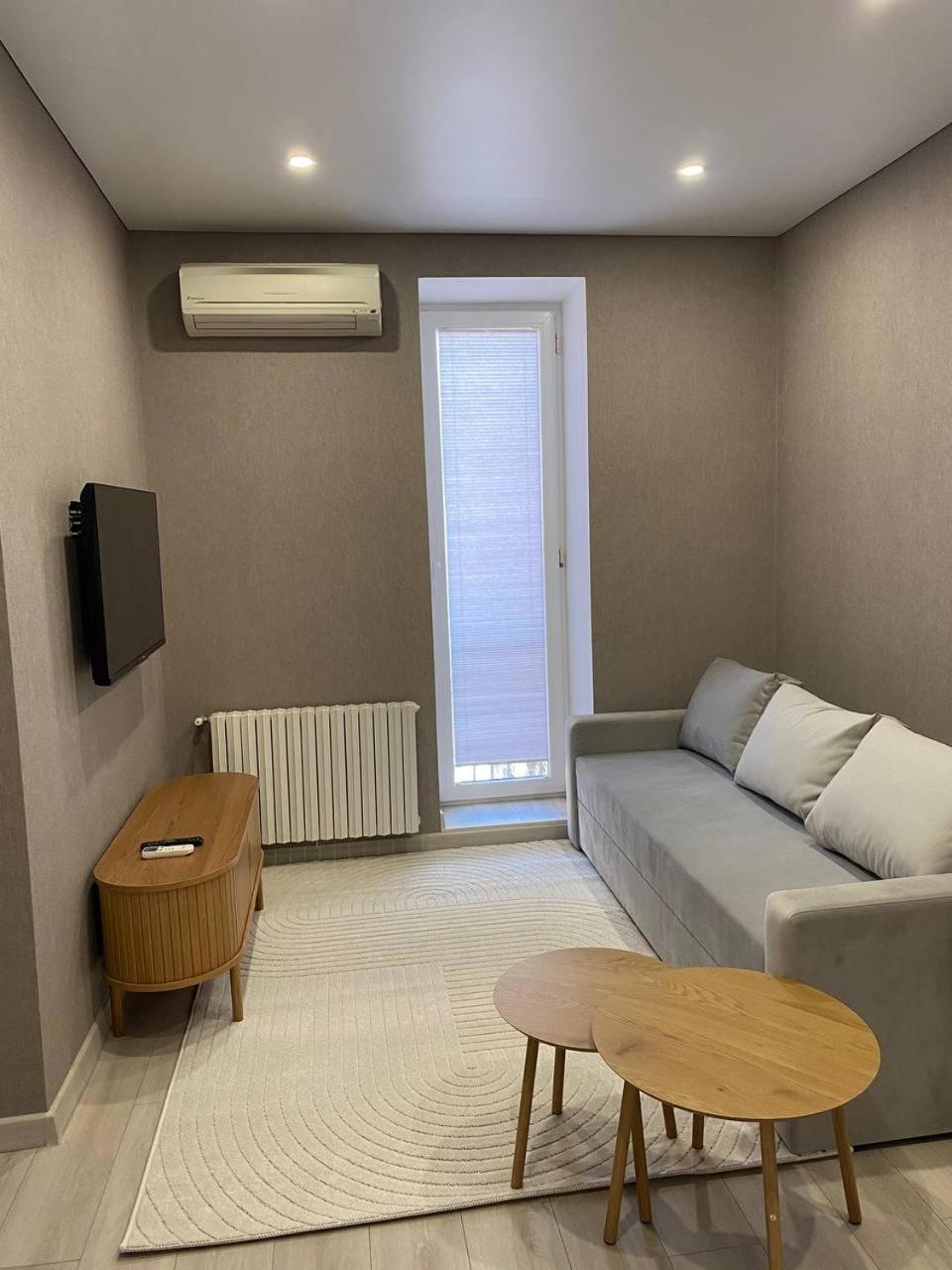 Apartpoltava Двокімнатні Апартаменти З Джакузі Біля Листопаду Exterior foto