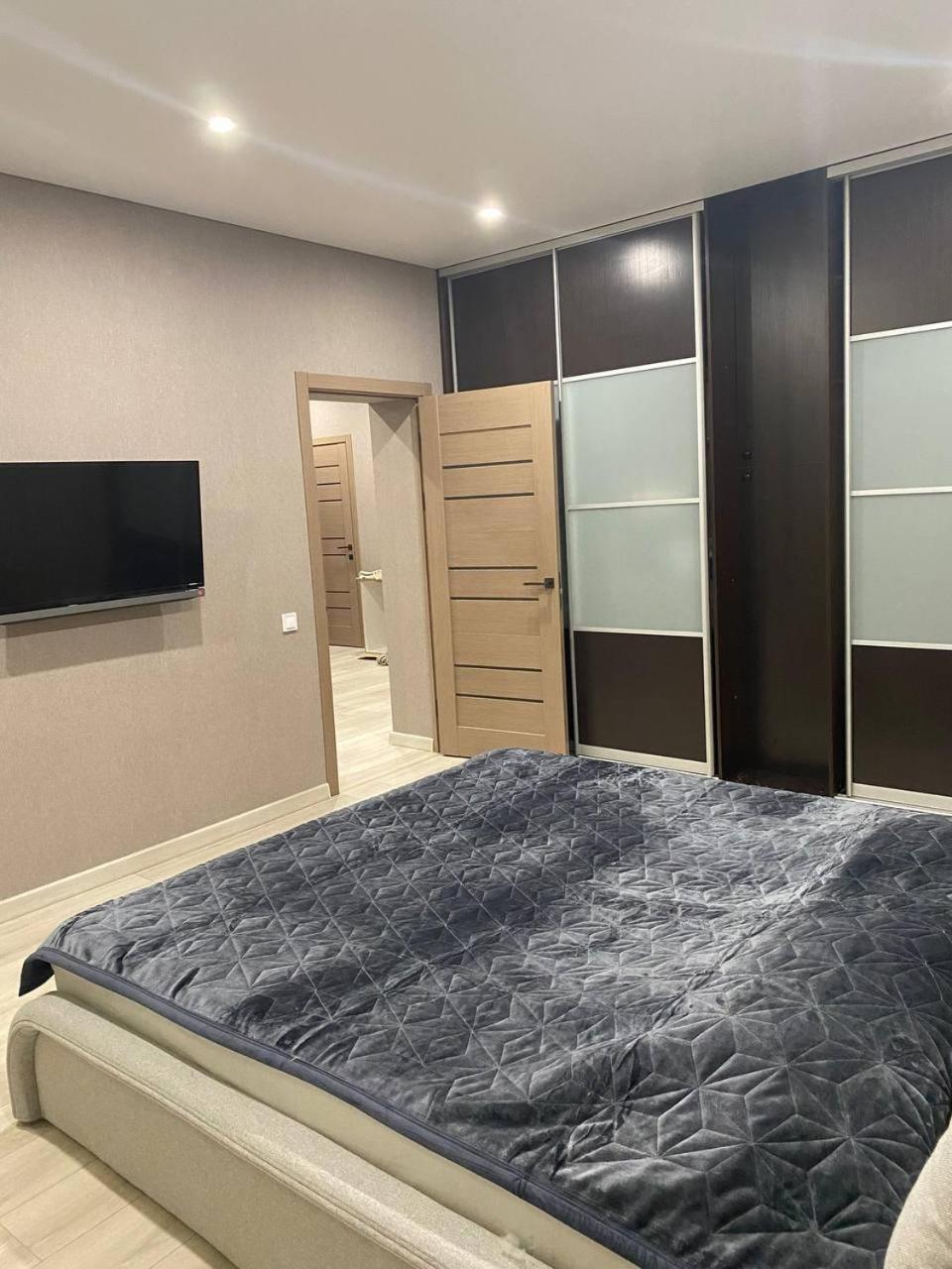 Apartpoltava Двокімнатні Апартаменти З Джакузі Біля Листопаду Exterior foto